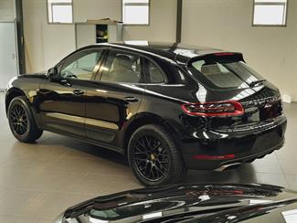 2018 Porsche Macan - Thumbnail