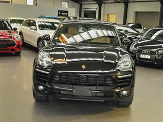 2018 Porsche Macan - Thumbnail