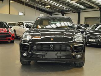 2018 Porsche Macan - Thumbnail