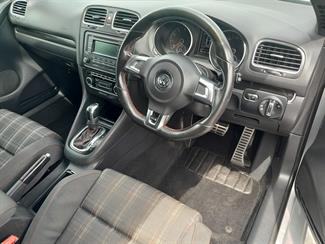 2011 Volkswagen Golf - Thumbnail