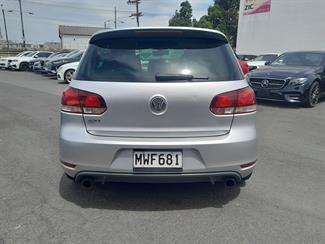 2011 Volkswagen Golf - Thumbnail