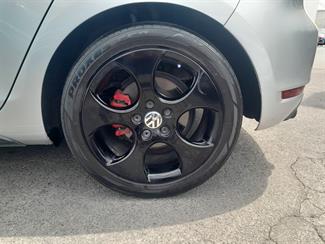 2011 Volkswagen Golf - Thumbnail