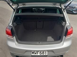 2011 Volkswagen Golf - Thumbnail