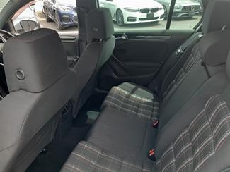 2011 Volkswagen Golf - Thumbnail