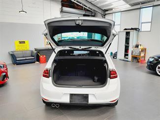 2016 Volkswagen Golf - Thumbnail