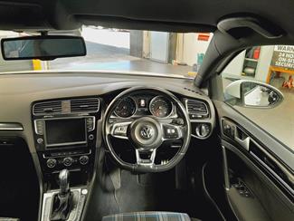 2016 Volkswagen Golf - Thumbnail