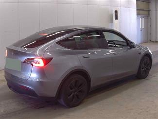 2024 Tesla Model Y - Thumbnail