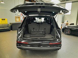 2016 Audi Q7 - Thumbnail