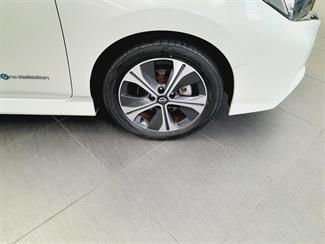 2022 Nissan Leaf - Thumbnail