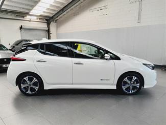 2022 Nissan Leaf - Thumbnail