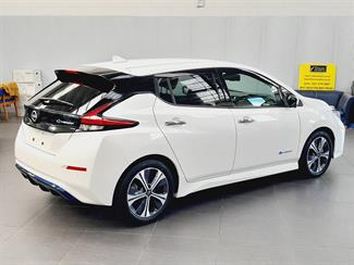 2022 Nissan Leaf - Thumbnail