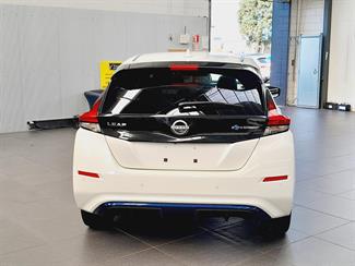 2022 Nissan Leaf - Thumbnail