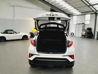 2017 Toyota C-HR - Thumbnail