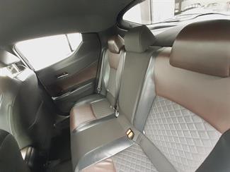 2017 Toyota C-HR - Thumbnail