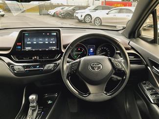 2017 Toyota C-HR - Thumbnail