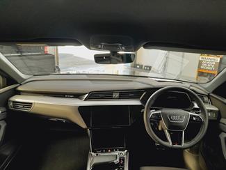 2023 Audi Q8 - Thumbnail