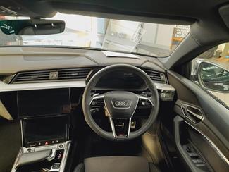 2023 Audi Q8 - Thumbnail