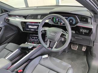 2023 Audi Q8 - Thumbnail
