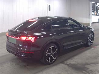 2023 Audi Q8 - Thumbnail