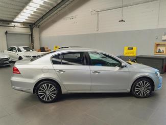 2015 Volkswagen Passat - Thumbnail