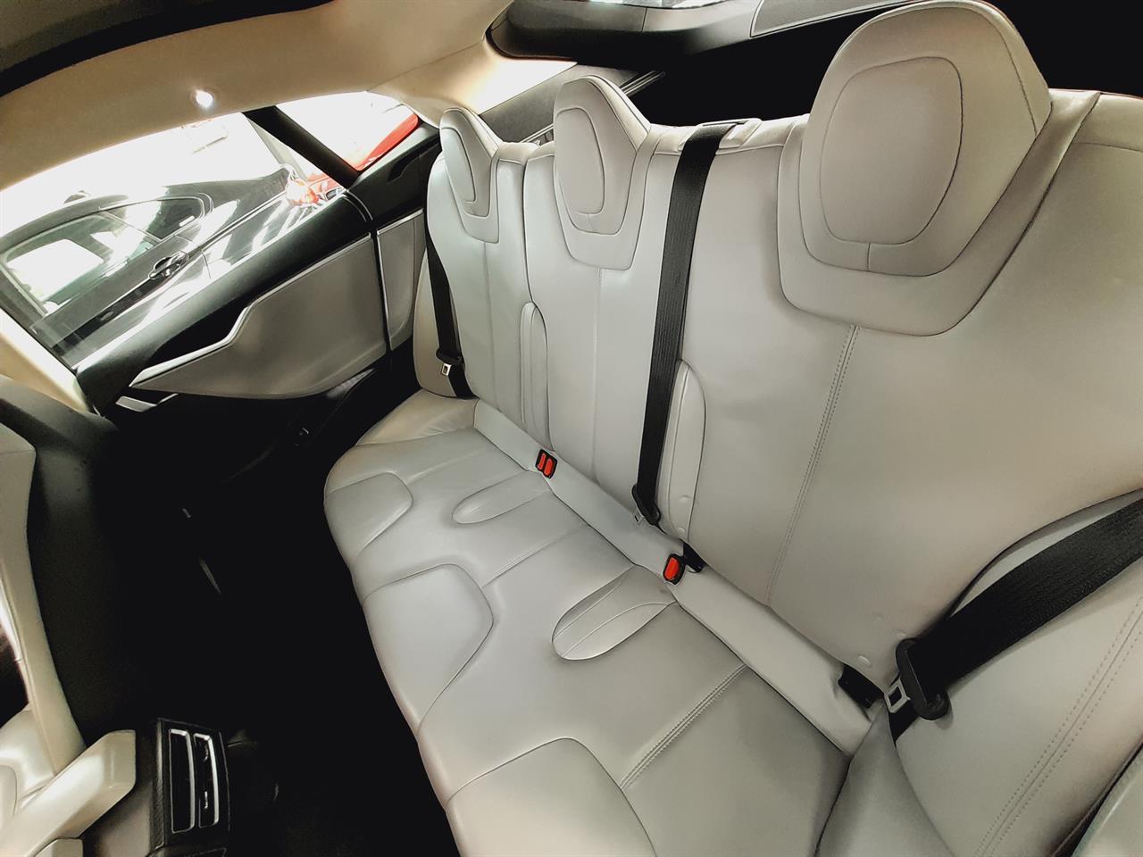 2015 Tesla Model S