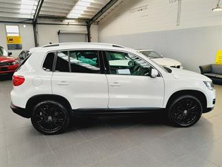 2015 Volkswagen Tiguan - Thumbnail