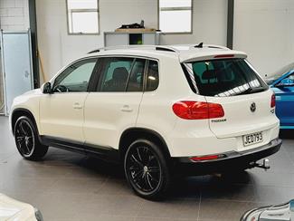 2015 Volkswagen Tiguan - Thumbnail