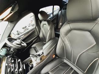 2017 BMW 530e - Thumbnail