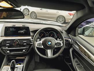 2017 BMW 530e - Thumbnail