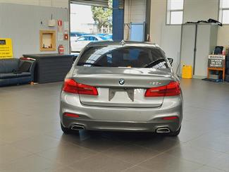 2017 BMW 530e - Thumbnail