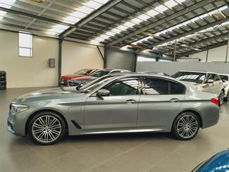 2017 BMW 530e - Thumbnail