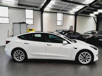 2022 Tesla Model 3 - Thumbnail