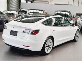 2022 Tesla Model 3 - Thumbnail
