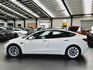2022 Tesla Model 3 - Thumbnail