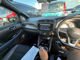 2022 Nissan Leaf - Thumbnail