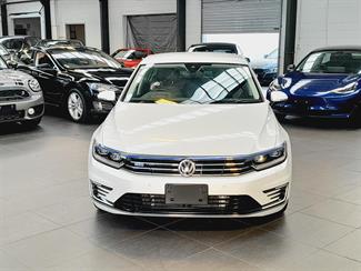 2016 Volkswagen Passat - Thumbnail