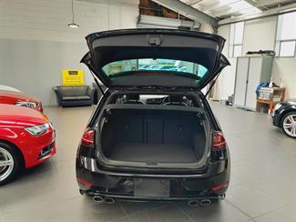 2018 Volkswagen Golf R - Thumbnail