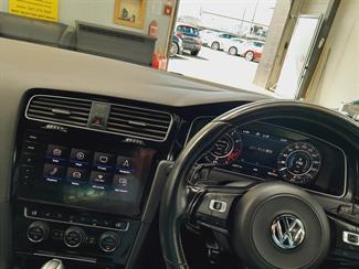 2018 Volkswagen Golf R - Thumbnail