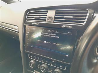 2018 Volkswagen Golf R - Thumbnail