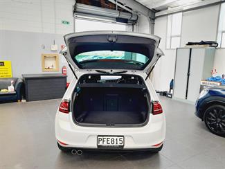 2016 Volkswagen Golf - Thumbnail