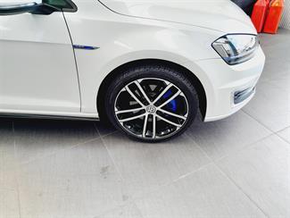 2016 Volkswagen Golf - Thumbnail