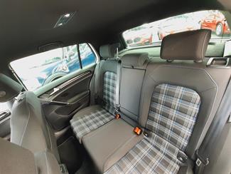 2016 Volkswagen Golf - Thumbnail