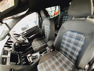 2016 Volkswagen Golf - Thumbnail