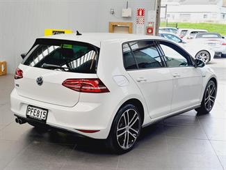 2016 Volkswagen Golf - Thumbnail