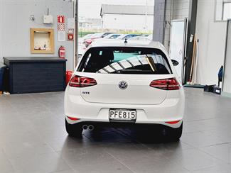 2016 Volkswagen Golf - Thumbnail