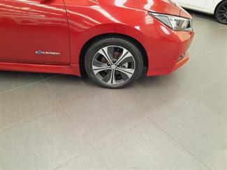 2018 Nissan Leaf - Thumbnail