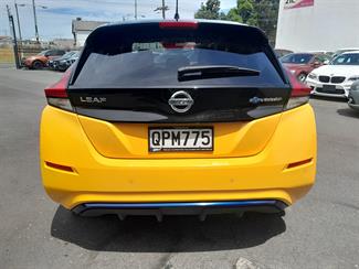 2018 Nissan Leaf - Thumbnail