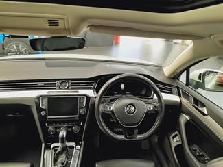 2016 Volkswagen Passat - Thumbnail