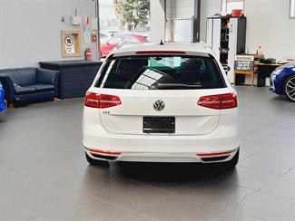 2016 Volkswagen Passat - Thumbnail