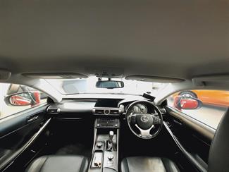 2016 Lexus IS 200t - Thumbnail